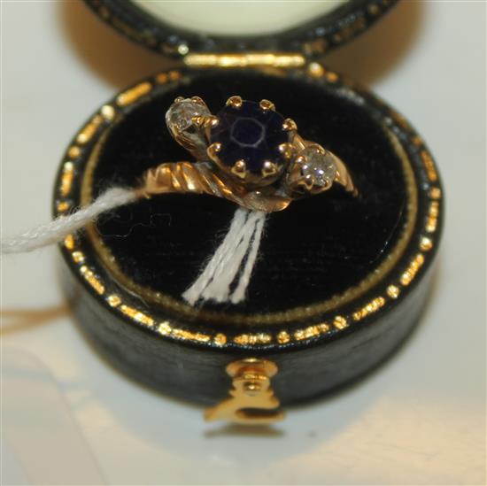Gold, sapphire and diamond 3 stone ring